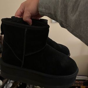 Uggs platform mini size 7 black